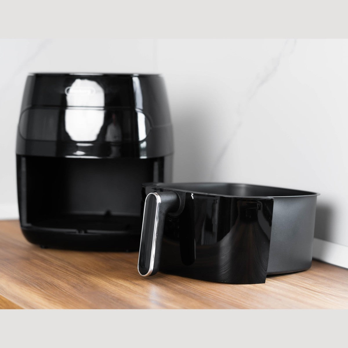 AirFryer без масло с горещ въздух, 7 програми, 5.2 литра, 1350W, cooltouch дръжка, таймер 60мин, LED, Touch, 200°C, 360°