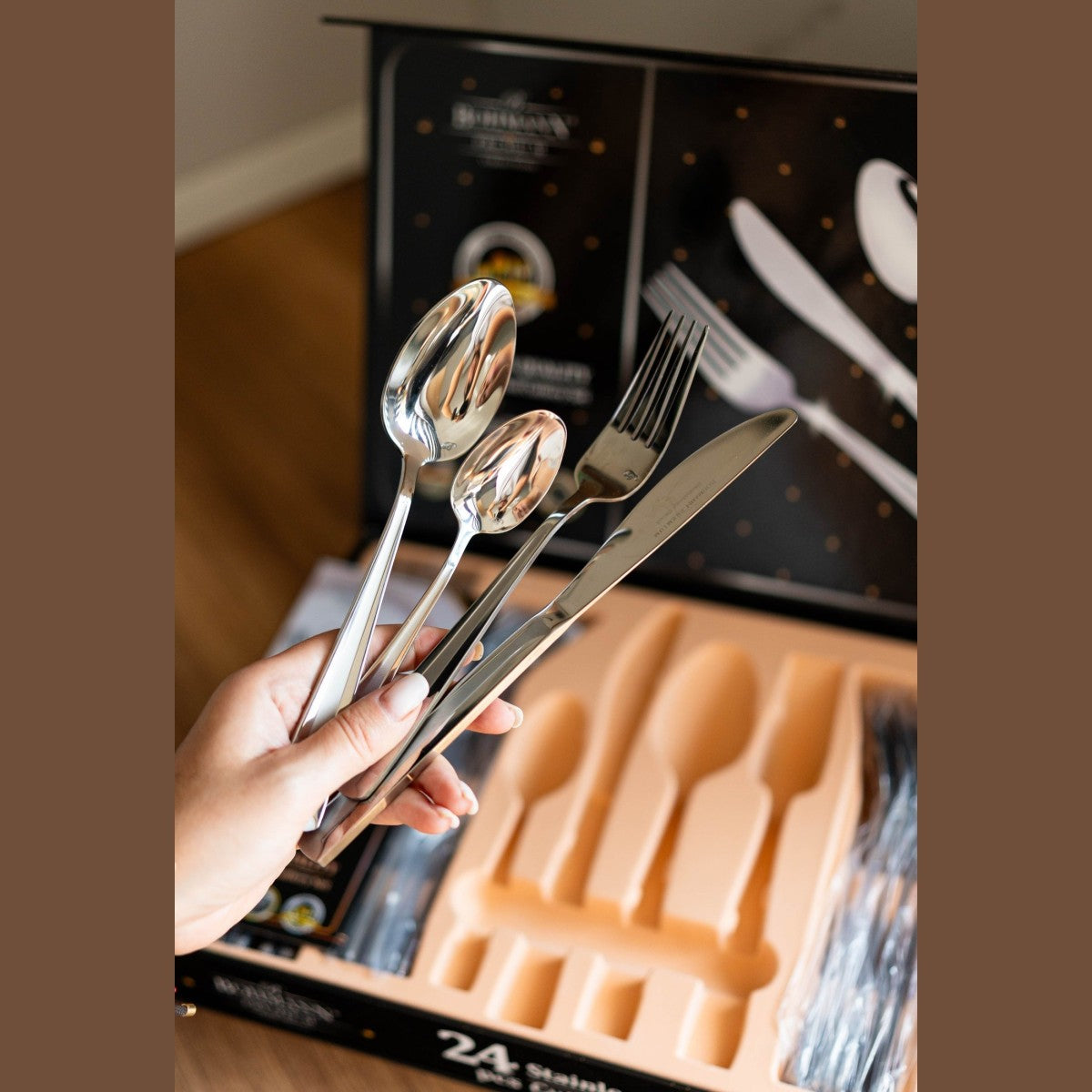 Комплект прибори Bohmann Premium – 24 части, неръждаема стомана, сребърен