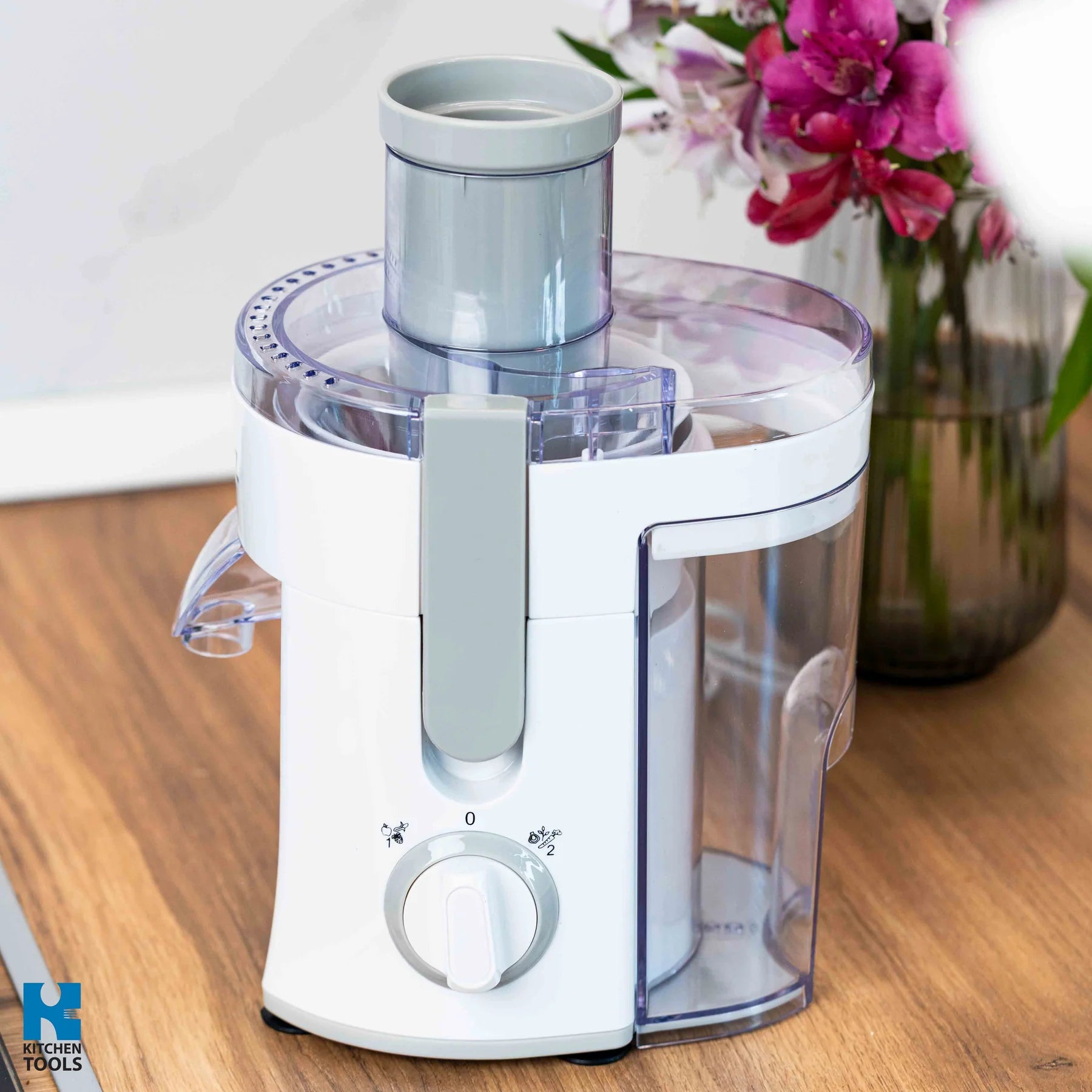 Сокоизстисквачка Oliver Voltz OV51160C, 400W, 600 мл, 2 степени, Голям отвор, Контейнер за отпадъци, Тиха, Бял