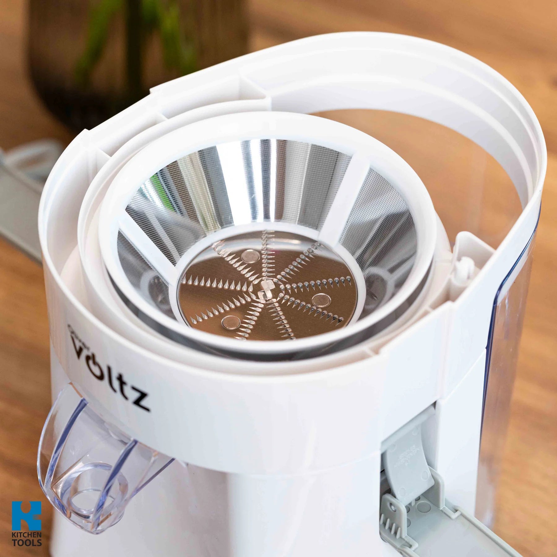 Сокоизстисквачка Oliver Voltz OV51160C, 400W, 600 мл, 2 степени, Голям отвор, Контейнер за отпадъци, Тиха, Бял