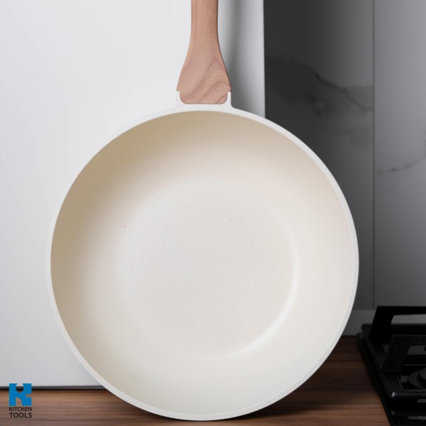 Уок тиган Goldmann, лят алуминий, 30x9.5 см, термоустойчив капак, керамично покритие, мека дръжка, Крем