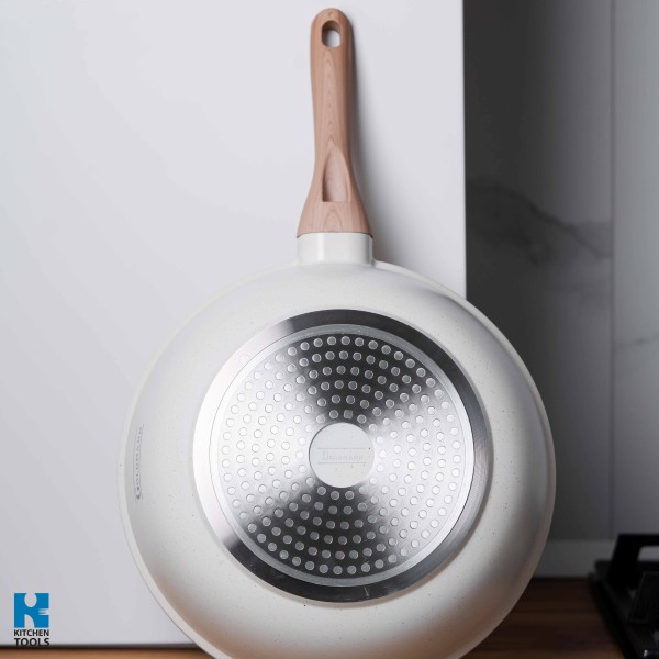 Уок тиган Goldmann, лят алуминий, 30x9.5 см, термоустойчив капак, керамично покритие, мека дръжка, Крем