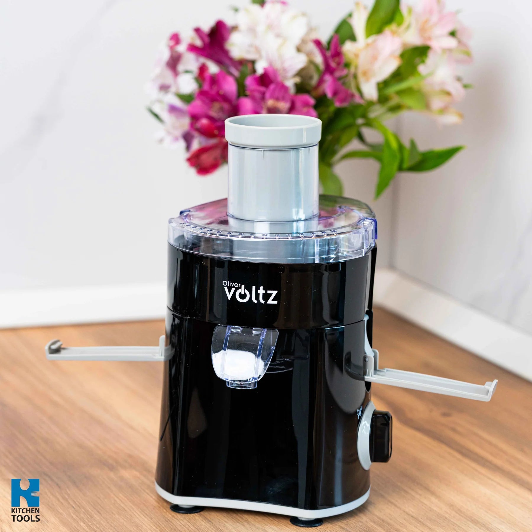 Сокоизстисквачка Oliver Voltz OV51160C, 400W, 600 мл, 2 степени, Голям отвор, Контейнер за отпадъци, Тиха, Черна