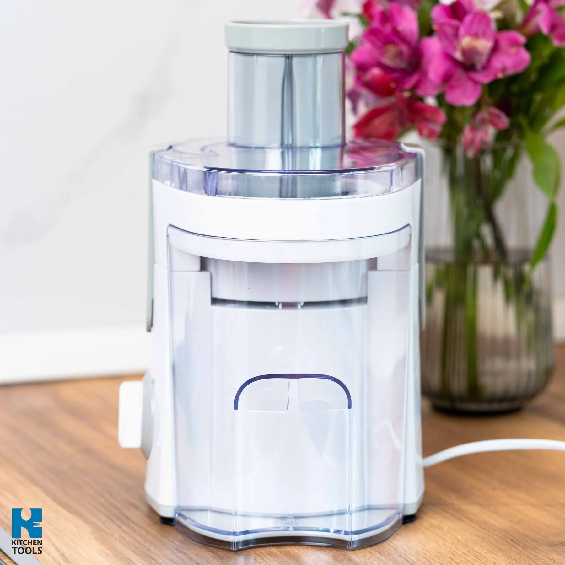 Сокоизстисквачка Oliver Voltz OV51160C, 400W, 600 мл, 2 степени, Голям отвор, Контейнер за отпадъци, Тиха, Бял